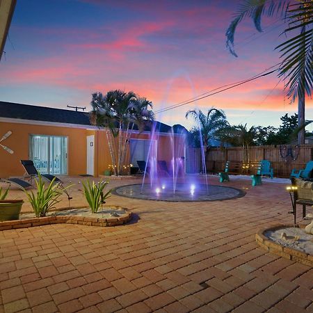 Coastal Villa W Amazing Courtyard - Splash Pad! 萨拉索塔 外观 照片