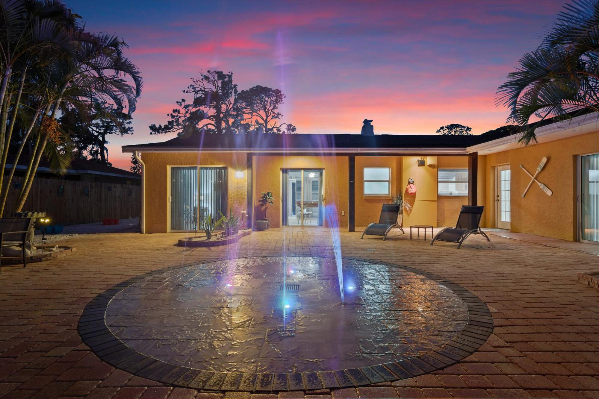 Coastal Villa W Amazing Courtyard - Splash Pad! 萨拉索塔 外观 照片