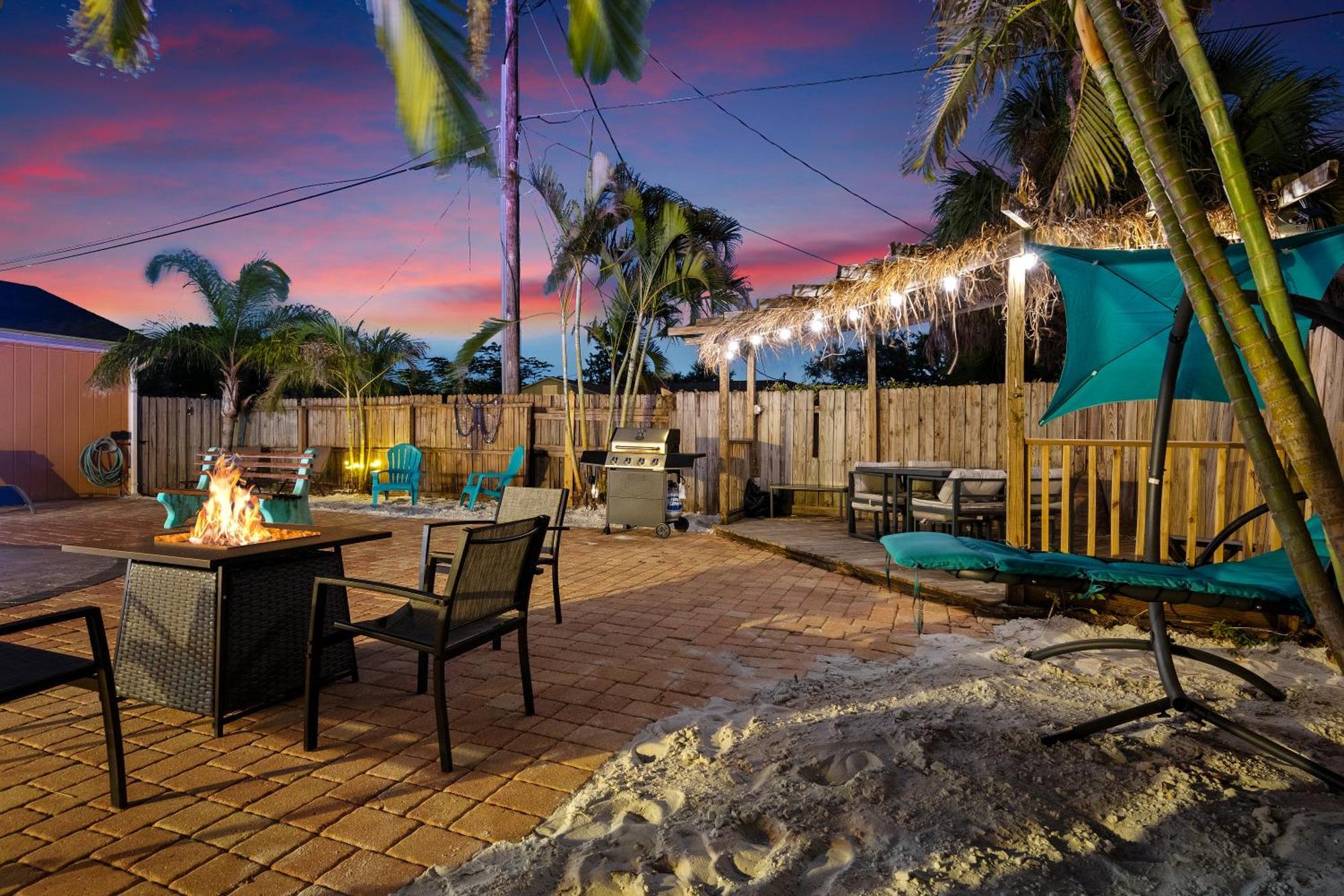 Coastal Villa W Amazing Courtyard - Splash Pad! 萨拉索塔 外观 照片