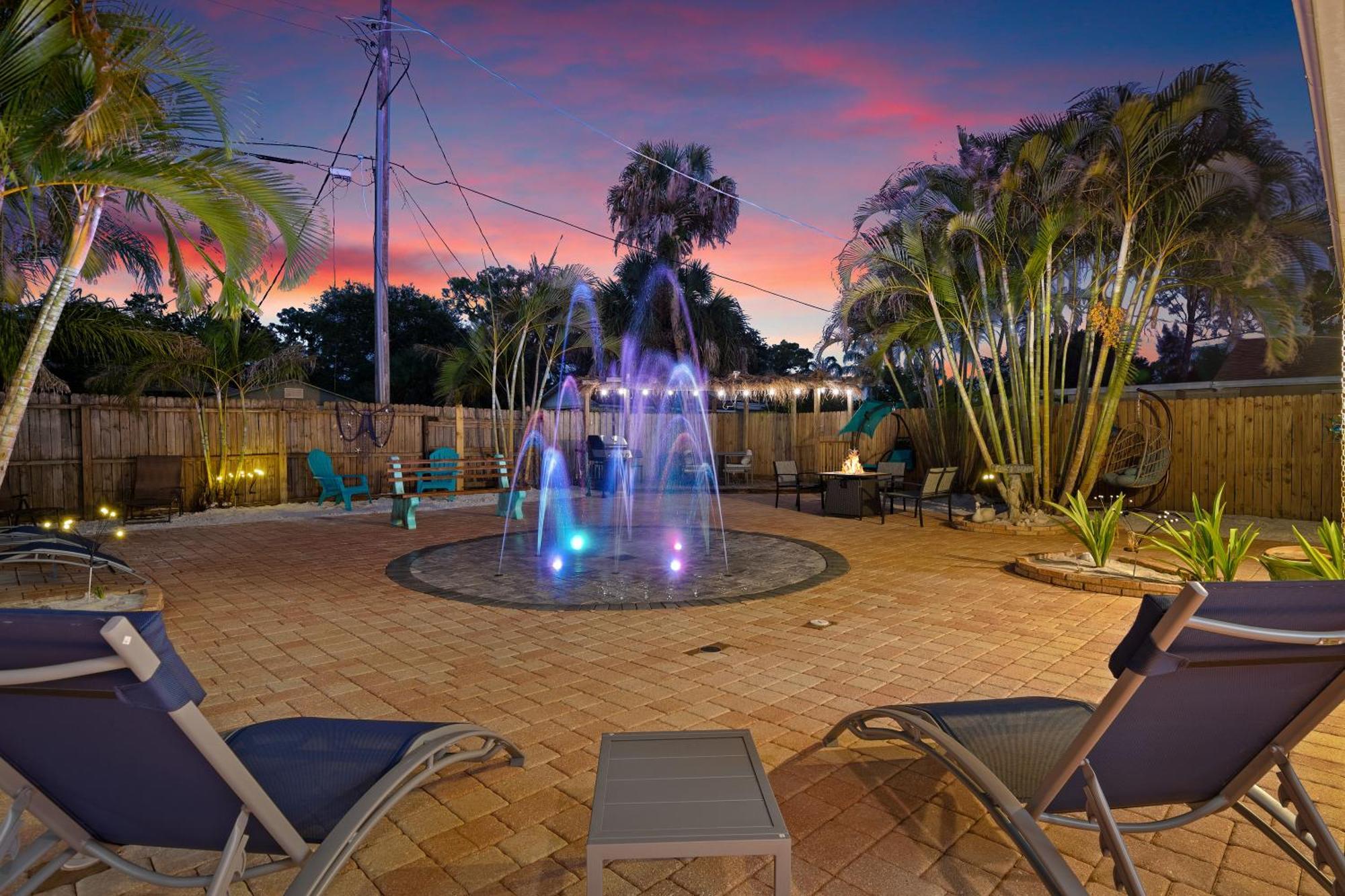 Coastal Villa W Amazing Courtyard - Splash Pad! 萨拉索塔 外观 照片