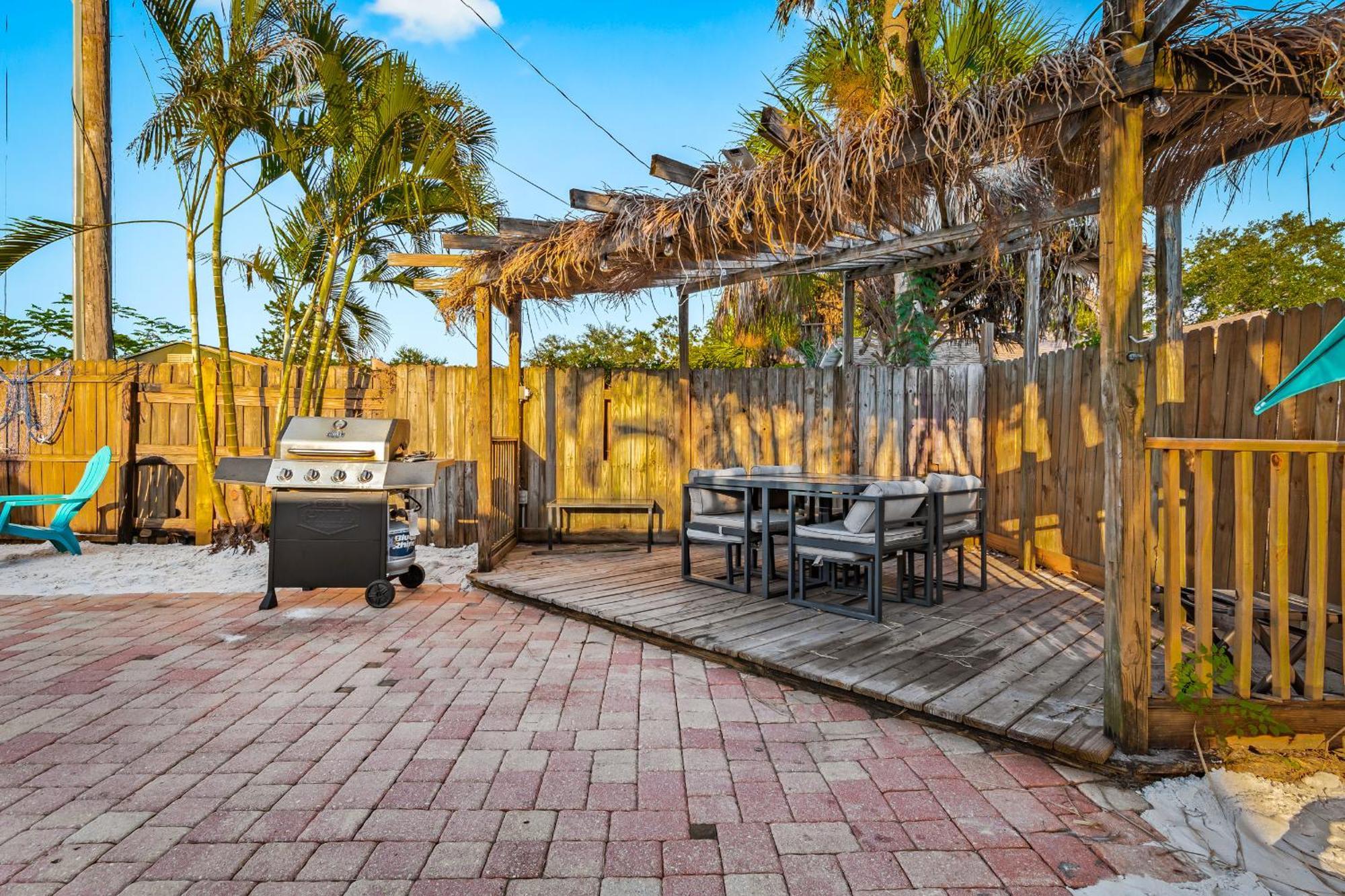 Coastal Villa W Amazing Courtyard - Splash Pad! 萨拉索塔 外观 照片